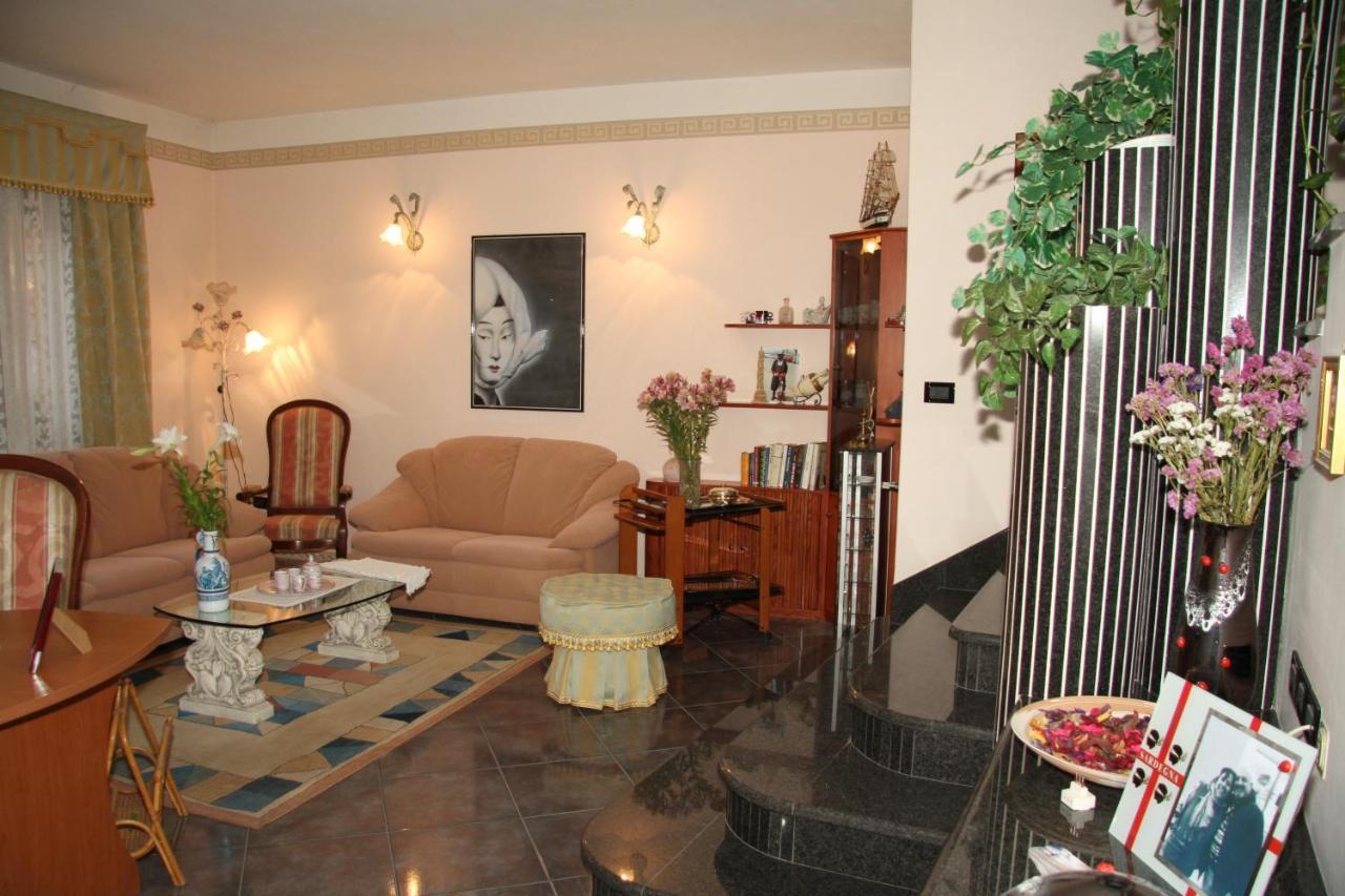 Locazioni Brevi La Rosaviola Guest Rooms Teulada Exterior foto